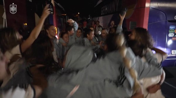 赢了还不行庆祝？阿斯：德媒质疑西女足庆祝款式不配天下冠军身份