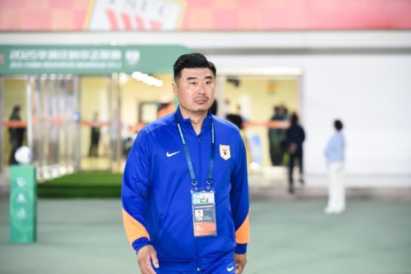 鲁媒：泰山24东说念主参加合练五外助都可出场 韩鹏期间温煦B队比赛