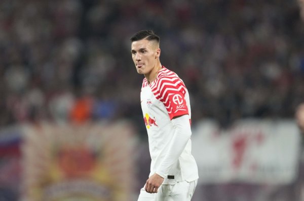 记者：塞斯科单独历练，以幸免任何可能危及转会的伤病风险