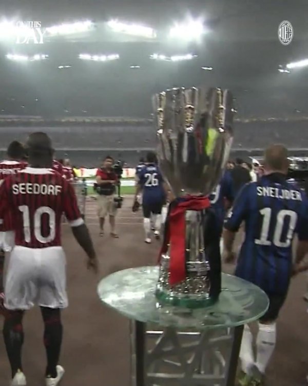 荣耀时辰！米兰官方社媒追忆2011年意超杯鸟巢德比战