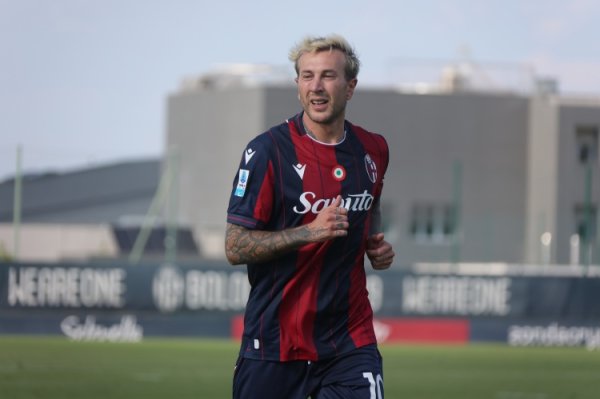 博洛尼亚官方：贝纳德斯基右膝隐微扭伤，还原时分约为3周