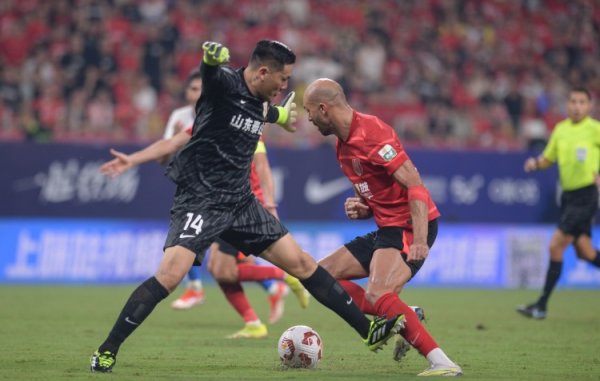 北青：裁判各人对王大雷犯规有不同领悟，但关于红牌判罚并无异议