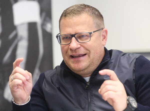 德媒：转会窗工夫，拜仁总监艾贝尔地位有所上涨&对他品评声削弱