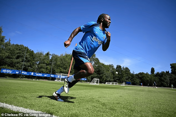 斯特林但愿留在伦敦, 他和切尔西在寻求找到最佳的管束能力