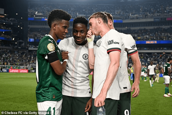 多家球队租赁询价埃斯特旺, 球员团队坚称他会留在切尔西