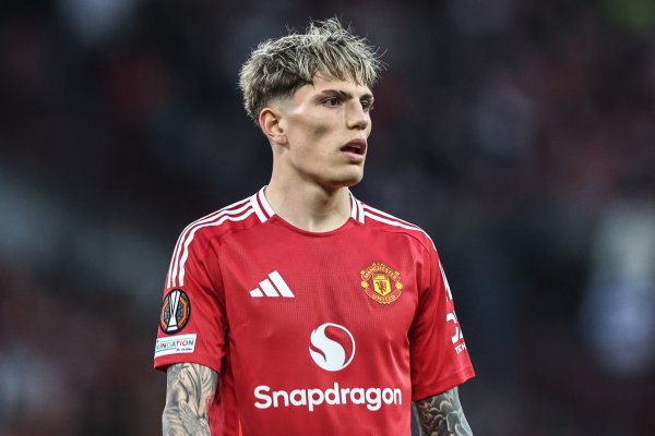 曼晚：曼联若出售加纳乔资金必用于签巴莱巴，17号球衣可无缝衔尾