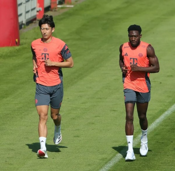 😨阿方索-戴维斯重伤5个月转头，右大腿肌肉显然流失比小腿还细