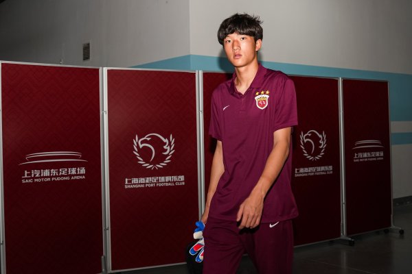 上海海港B队主力门将李智良初度在盐城队客场比赛出场