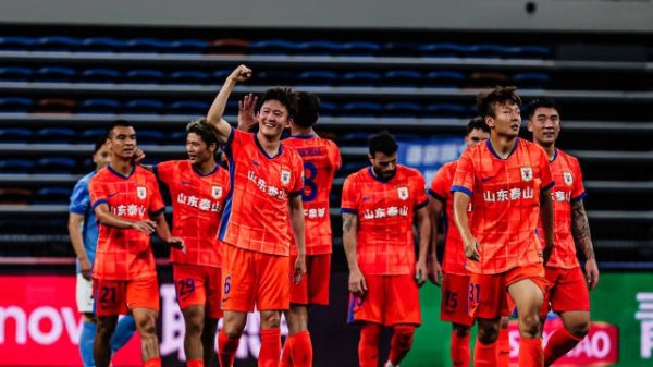 山东泰山对阵深圳新鹏城比赛集锦：让咱们不息以心为旗，抬头上前