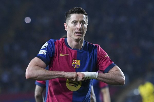 有望复出！记者：莱万插足巴萨当天合练