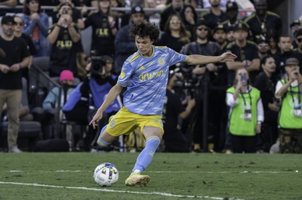 记者：科罗拉多大水行将签下亚伦森，转会费700万+150万好意思元