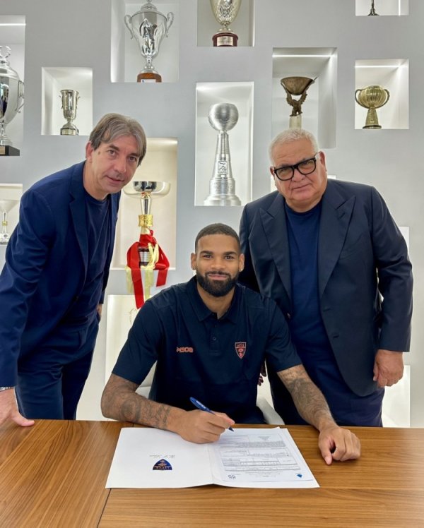 官方：莱切签下杜塞尔多夫中卫西伯特，据悉转会费总数550万欧