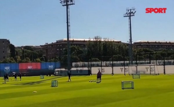 每体：费尔明进入了巴萨本日进修课，加维因膝部不适缺席