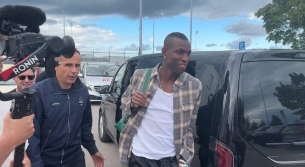 来齐来了！记者：杰克逊和随行东谈主员仍在慕尼黑，他只念念去拜仁