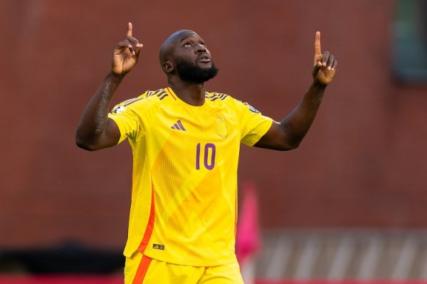 卢卡库：咱们本该在2018年捧起纵脱神杯