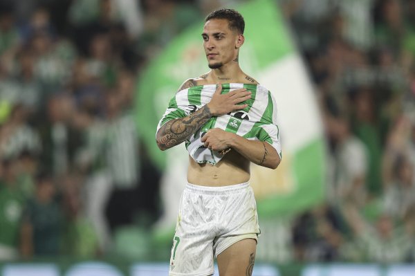 远隔双倍工资！安东尼：拜仁可能报价700万净年薪 我仍聘用贝蒂斯