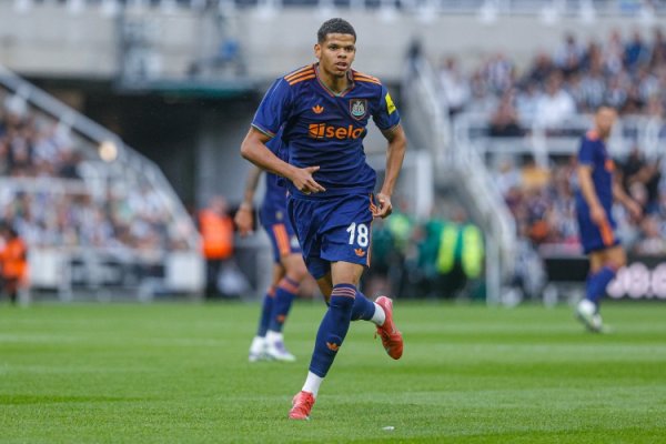 记者：奥苏拉去维拉因欧足联支拨王法变得复杂 法鹰也在磋议