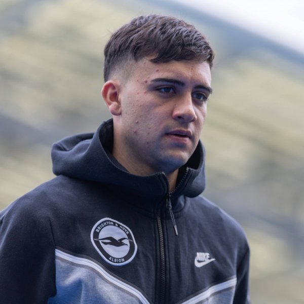 记者：切尔西商谈引进阿根廷20岁中场博纳诺特，布莱顿只讨论租出