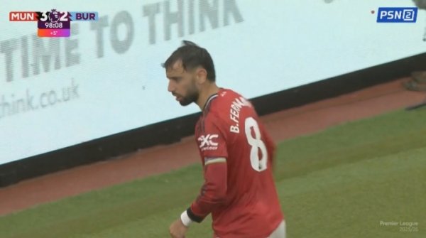 小不测！B费对看台神色庆祝时与对方球员发生碰撞，随后略有不悦