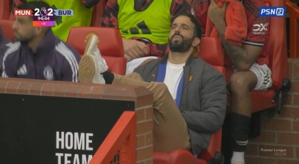 阿莫林颜料变化一览：B费罚点前-😣，B费罚进绝杀点球-😑