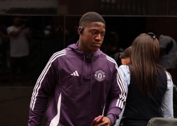 TA：梅努目下意外续约&曼联愿4500万镑卖东谈主，拜仁曾探讨过他