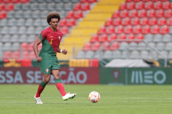 维加：比利亚雷亚尔是一家十分大的俱乐部，这给了我很大的信心