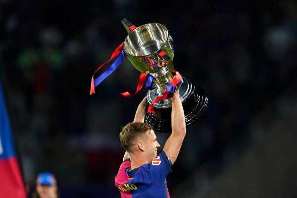 世体：巴萨杀青1:1对奥尔莫很要紧，因为他的临时注册可能被废除