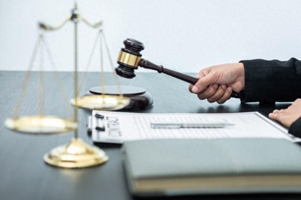 红星新闻：13岁学生邀同学踢球摔伤致残，家长索赔19万余元被驳回