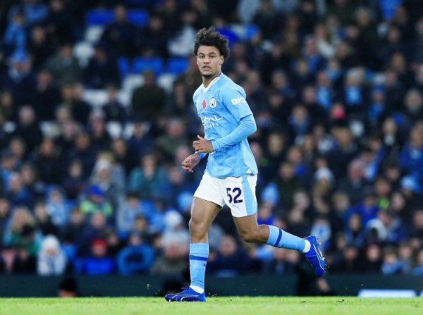 鲍勃：被瓜帅夸赞很好意思瞻念，不认为我方照旧坐稳曼城首发