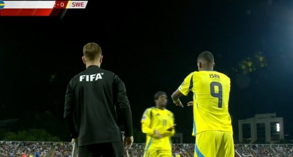 英超标王新赛季首秀！瑞典0-2逾期科索沃，伊萨克72分钟替补登场