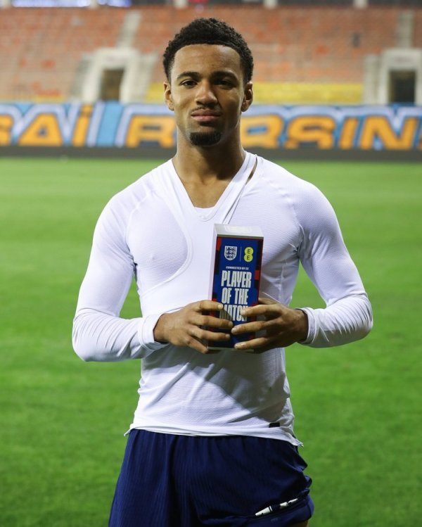 官方：恩瓦内里当选英格兰U21队2-0哈萨克斯坦U21的队内最好球员