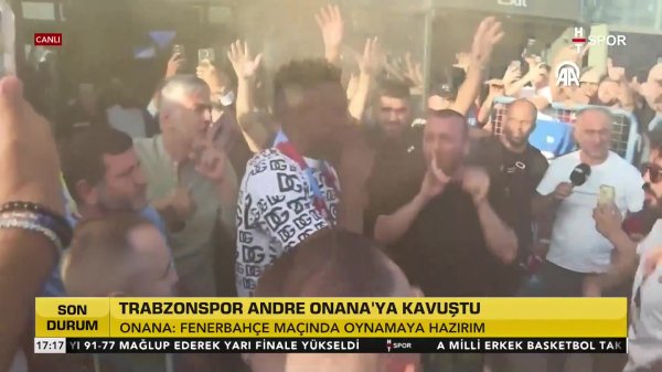 像回家雷同😇奥纳纳抵达土耳其受强横接待，与现场球迷形貌互动