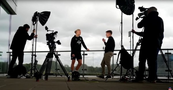 点名😂哈兰德：早年通常见曼城错失良机，那时就想要是是我多好