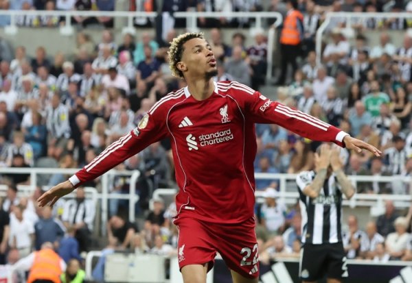 利物浦旧将：埃基蒂克的射门极端智谋，快速触球后将球送入了远角