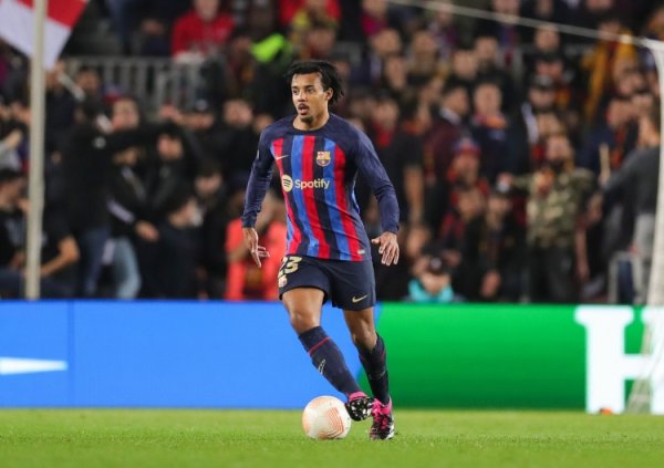 每体：孔德对考验前的考验情有独钟，邻居常看到他早上七点晨练