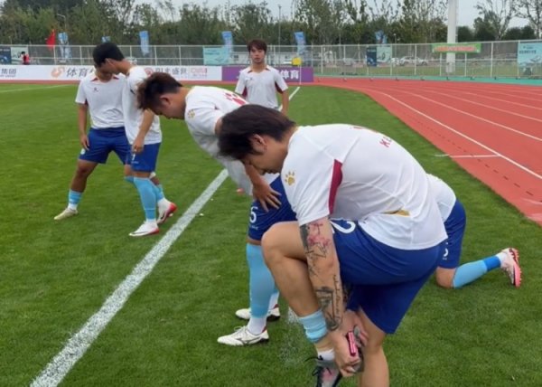 踢完汉超踢鲁超，38岁前国脚荣昊干预泰安队替补名单