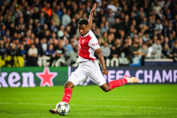 咫尺身价500万欧！每体：法蒂给我方设定了赛季20球的方针