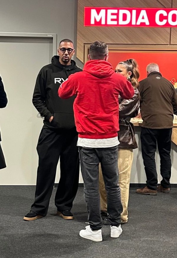 拜仁主场迎战不莱梅，博阿滕现身安联球场现场不雅战