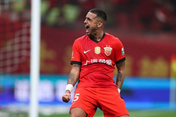 传射+戴帽+双响绝杀！上海海港时尚莱昂纳多近3轮联赛6球1助攻