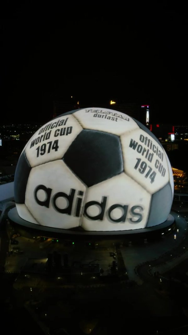 你印象最深切的是哪个？阿迪达斯在SPHERE大球回归往届寰宇杯用球