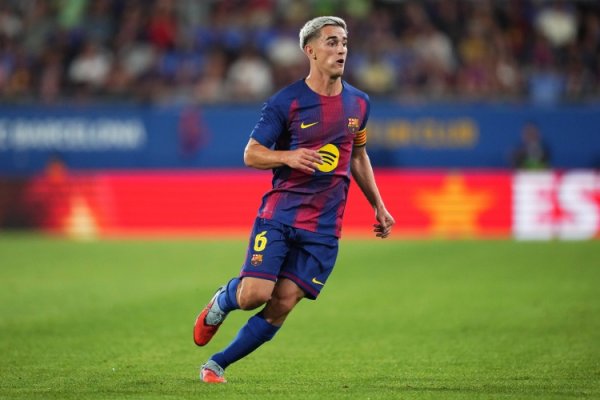 世体：在接收右膝内侧半月板手术后，加维一经开动康复考试