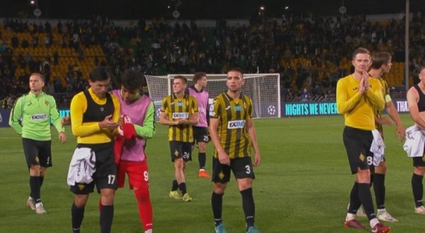 追星圭臬！皇马vs凯拉特完场，凯拉特多东谈主与皇马换球衣