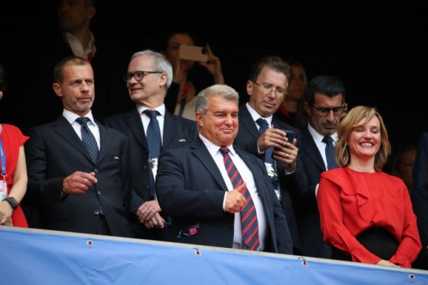 世体：拉波尔塔和纳赛尔磋磨回暖，受邀出席欧洲俱乐部协会大会