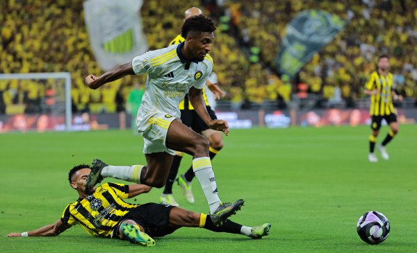 德尚捉弄科曼：你假期过得若何样？后者回复：得去巴格达踢球才行