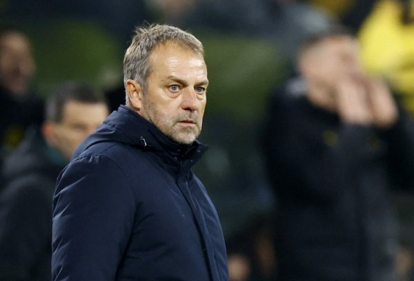 世体：巴萨谈判冬窗引进左脚中卫 加维伤缺创造薪资空间