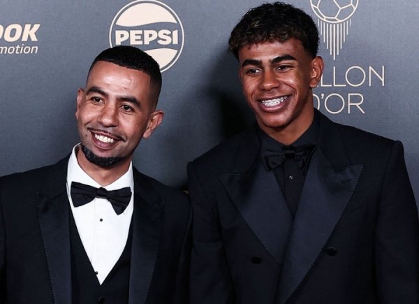 记者：亚马尔父亲不悦巴萨未给亚马尔金球奖造势，更衣室感到反感