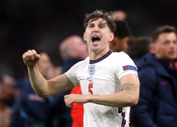 泰晤士：斯通斯因伤病困扰曾一度筹算退役 他是英格兰的后防基石