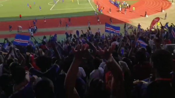 音量预警💥看台视角看54万东说念主小国佛得角进全国杯 球迷堕入狂欢