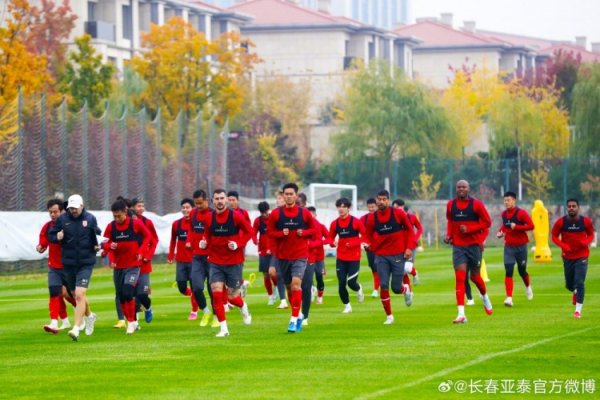 长春气温骤降 亚泰将士测验柔和不减