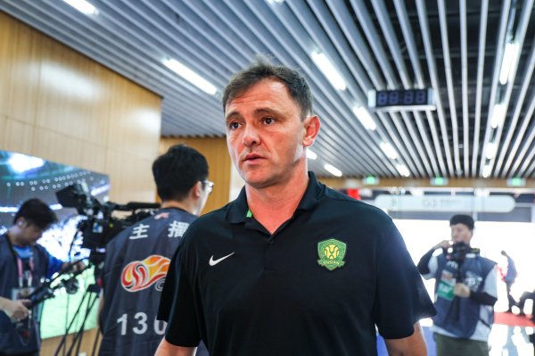 国安代理主帅：半场换三东谈主不是球员有问题，而是思换东谈主编削地点